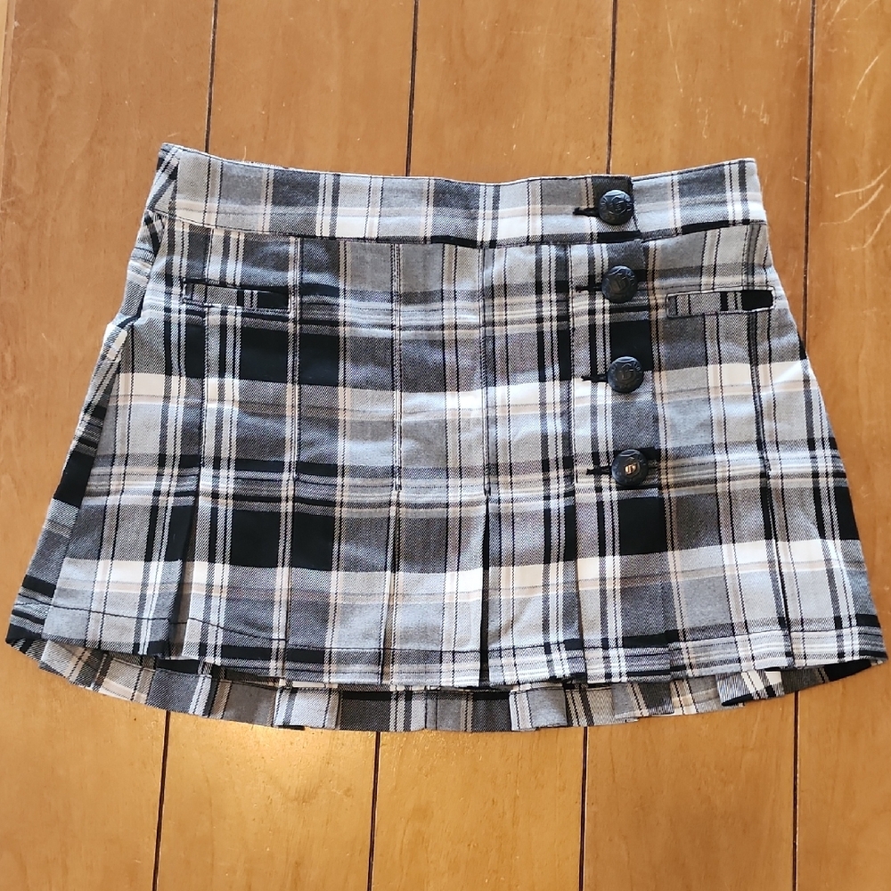 Guess Black and Gray Plaid Pleated Mini Skirt